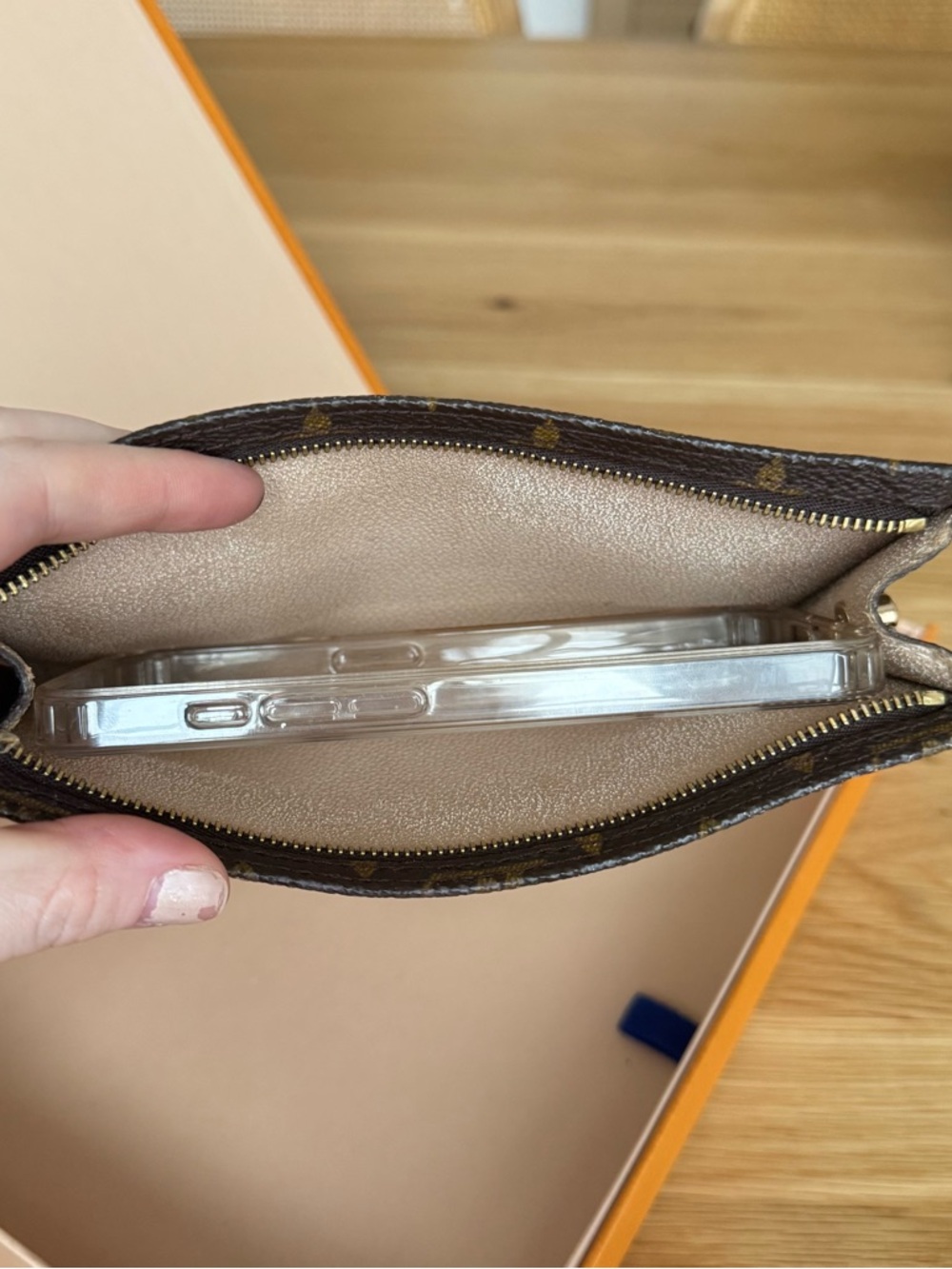 ✅AUTHENTIC✅LOUIS VUITTON CROSSBODY CLUTCH - Picture 11 of 12